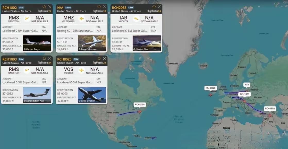 目前有三架美国空军的 C-5M“超级银河”战略重型运输机同时在欧洲上空飞往中东，