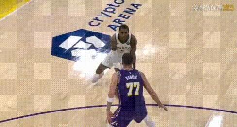 致命3分犯规——东契奇气得甩毛巾！
就是16秒这个3分犯规让湖人输了比赛，詹姆斯