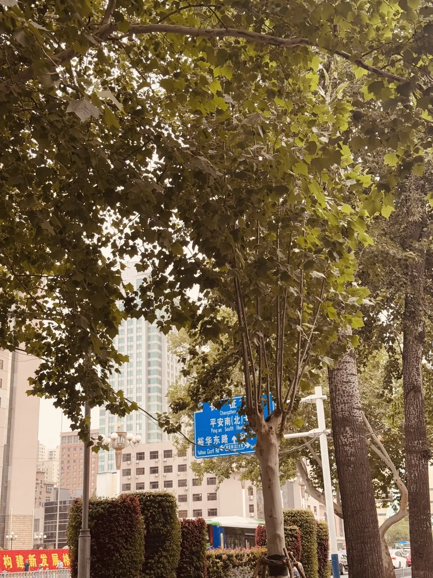右滑一下