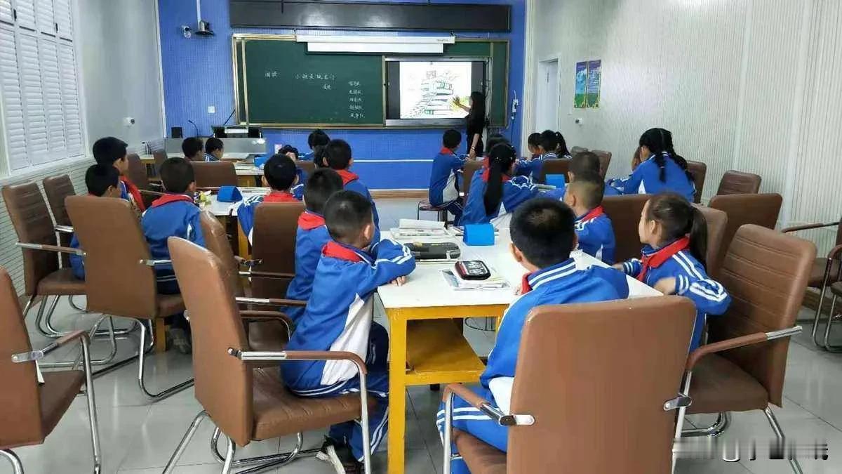 教育上的那点事 

生源过多时，学校小，教室挤，大家都习惯了，以为这才是教育常态