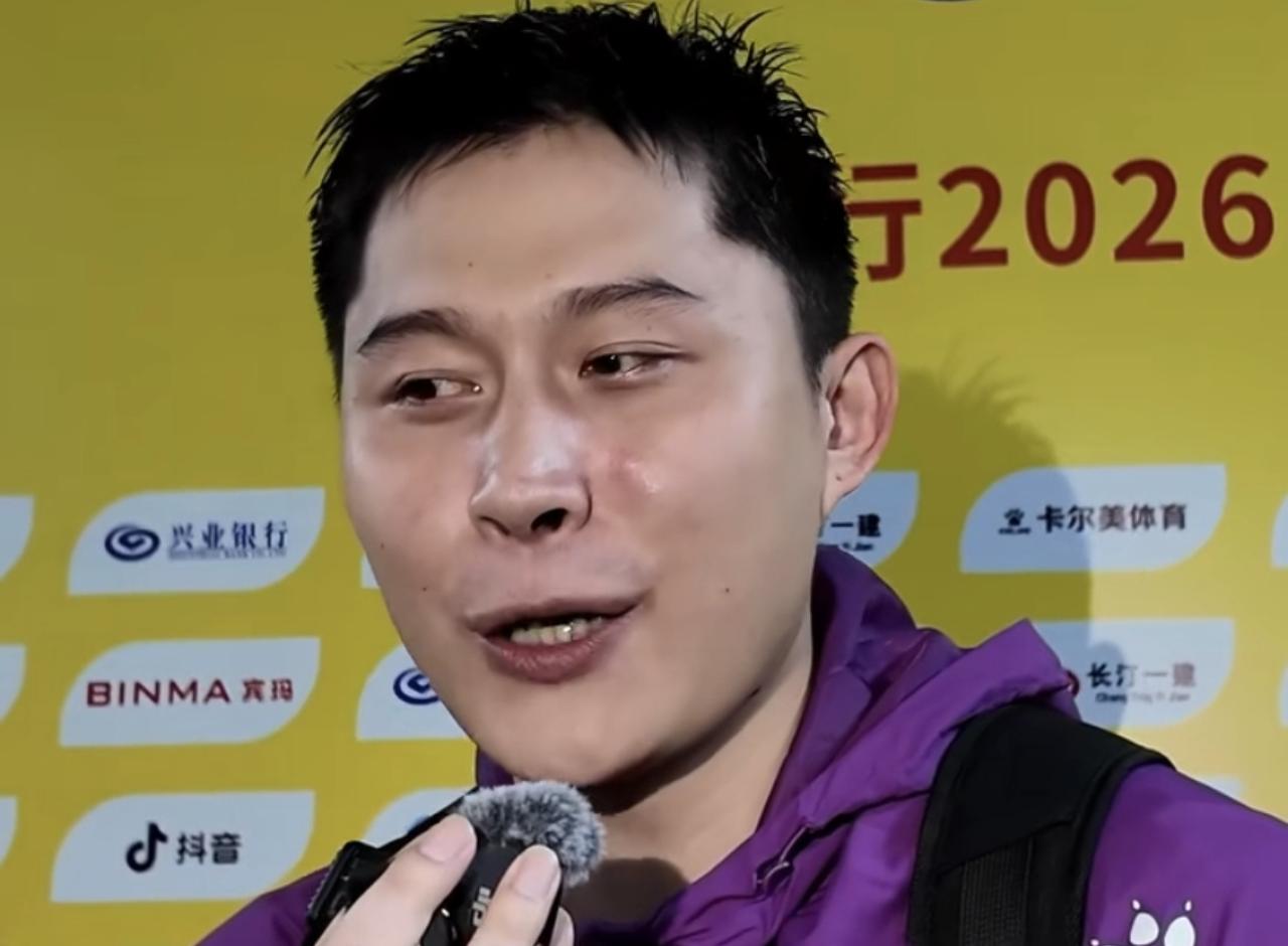 昨天闽超龙岩队与平潭队比赛的最佳球员赖德清受访时表示，球迷是球队的第12人。昨天