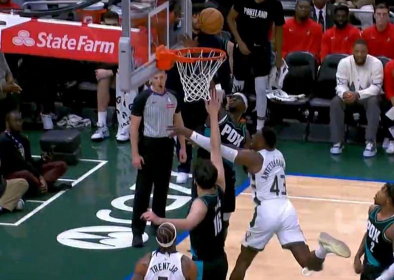 开拓者击败雄鹿，杨瀚森出场2分半的时间，除了一次犯规，没有任何数据。这是杨瀚森加