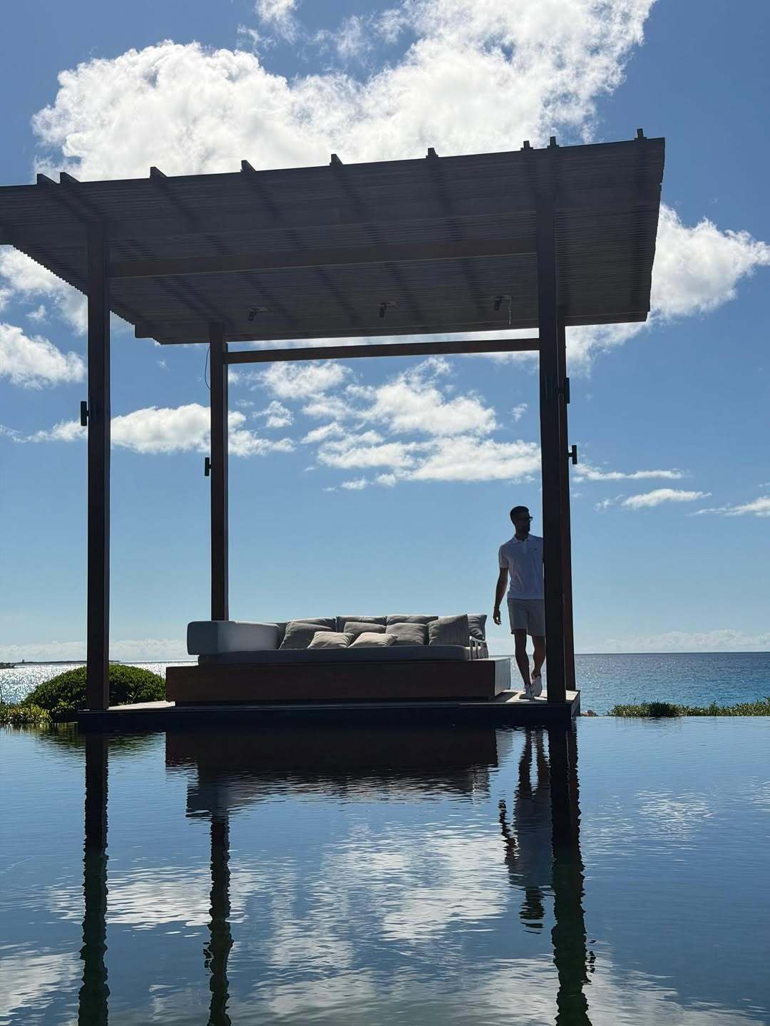 小德莅临特克斯和凯科斯群岛的安曼雅拉度假村主持为期三天的高端养生静修会【此次专属