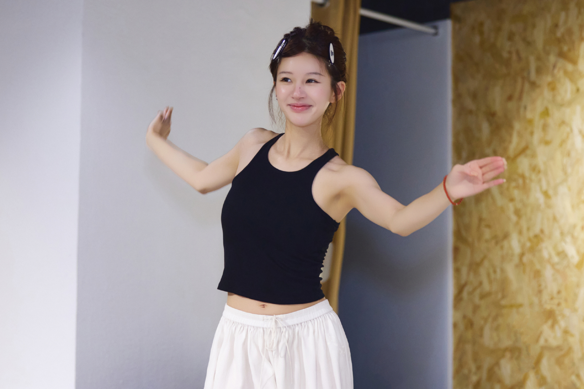 不知道 我老婆身材很曼妙赵露思