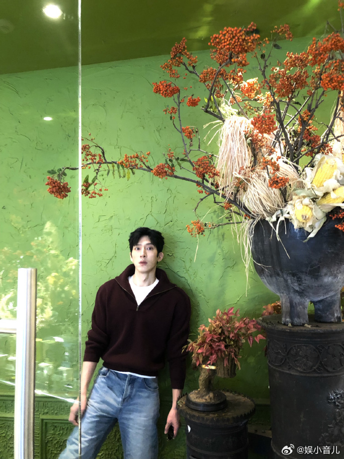 井柏然回应Luke穿搭火了真的被井柏然的时尚见解圈粉，不单纯追求好看的造型，而是
