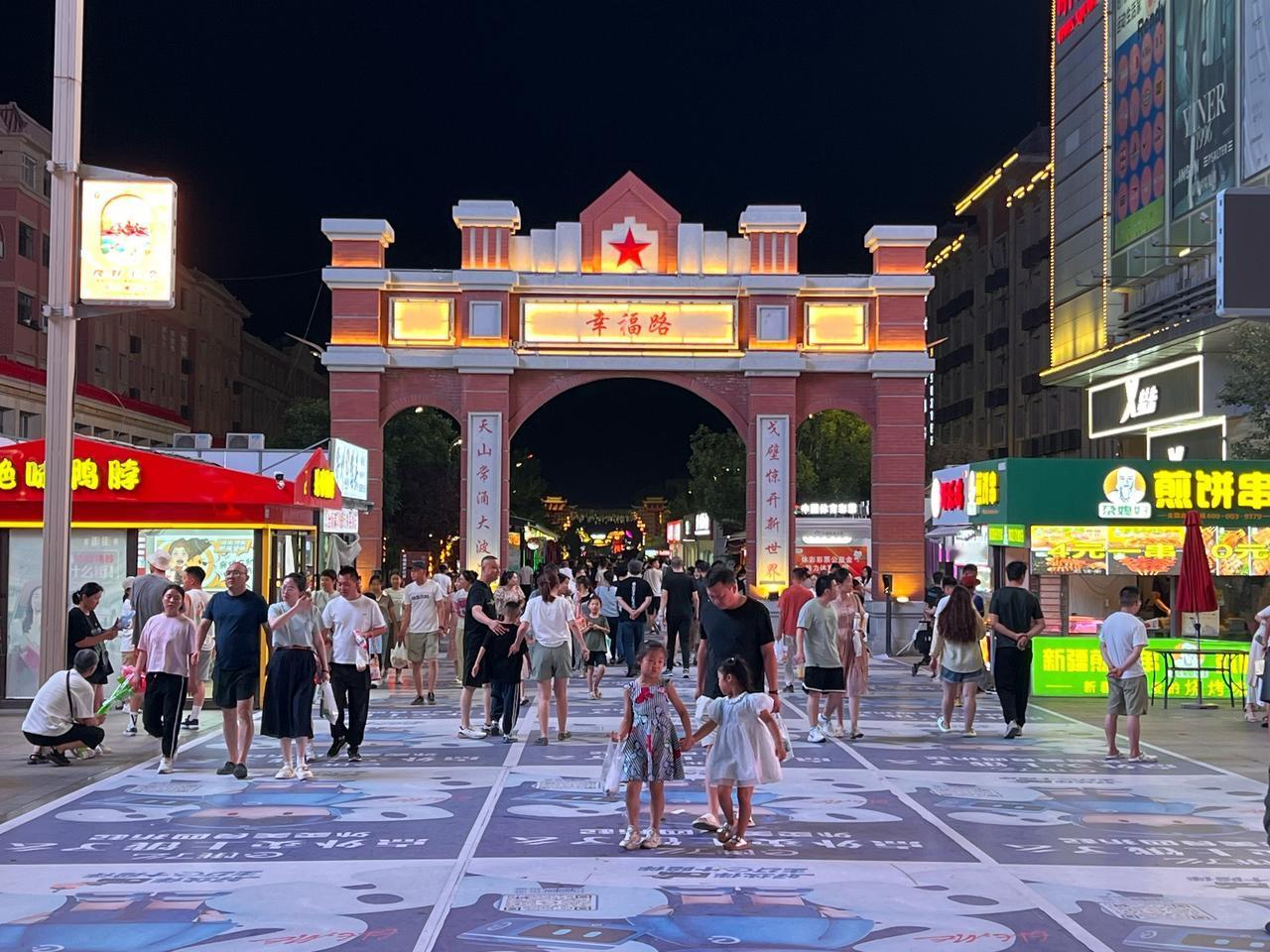 为何说石河子幸福路美食街充满着兵团基因？如果你到了石河子，一定要去幸福路走走，因