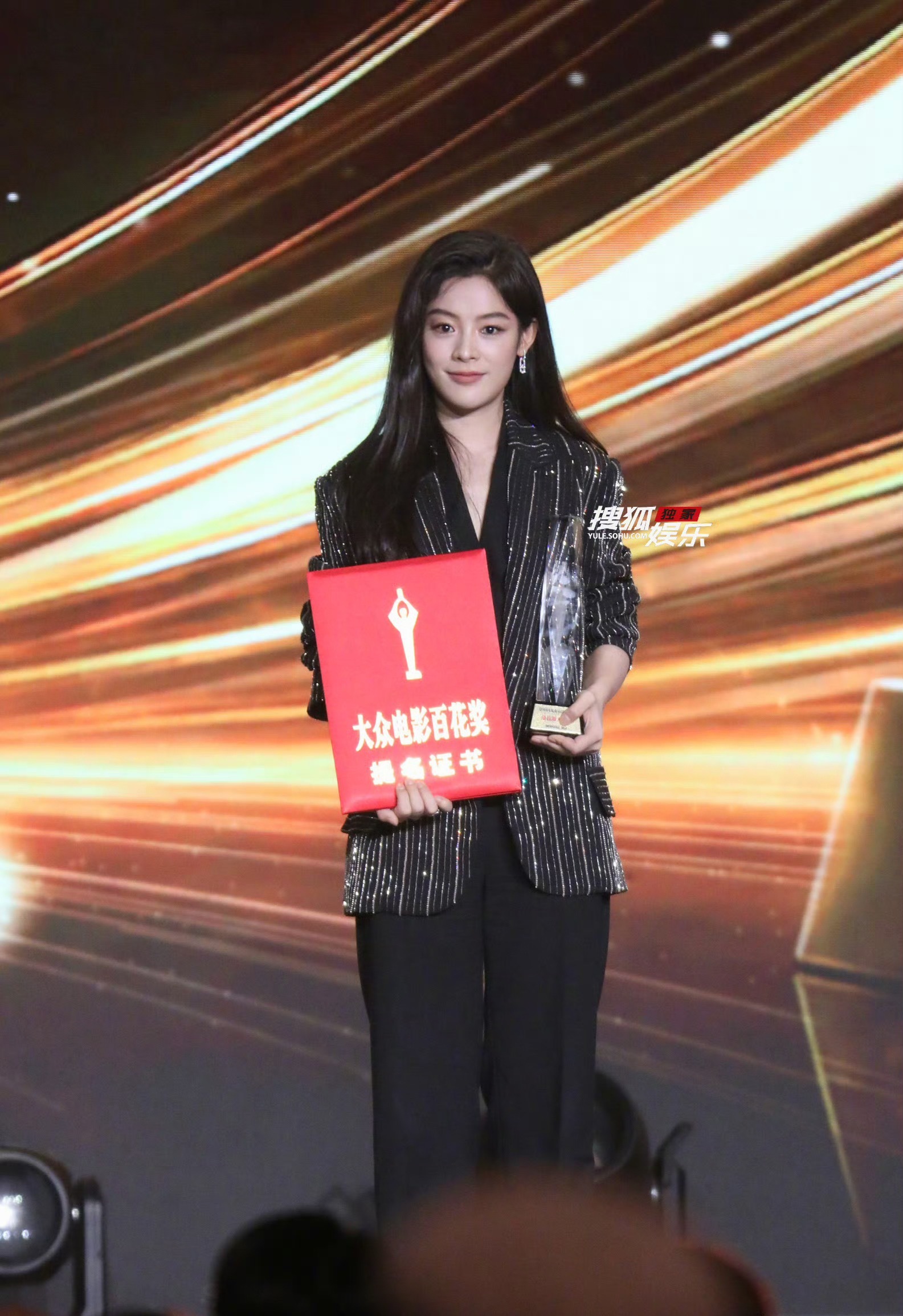 陈丽君亮相第38届大众电影百花奖提名者表彰仪式，身穿Elisabetta Fra
