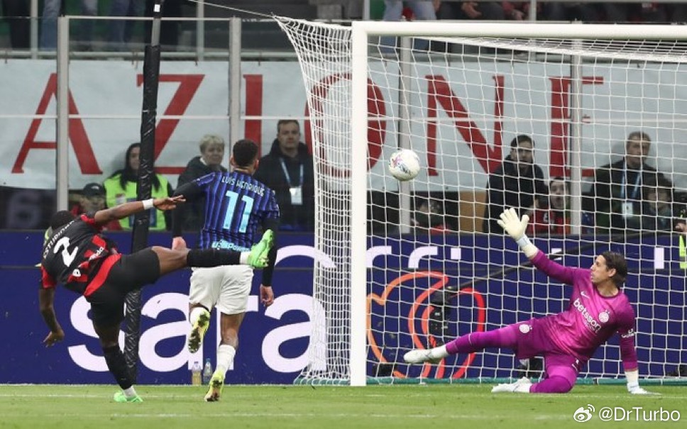 姆希塔良的好机会没有把握住 很快就遭到了惩罚…双前锋今天表现得不太好 恩里克还是