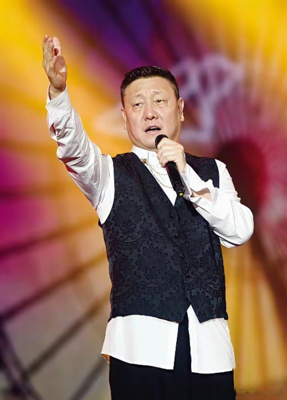 要论唱歌的豪迈大气，刘欢强于韩磊和屠洪刚。韩磊的歌声被称为帝王之音，歌声饱满浑厚