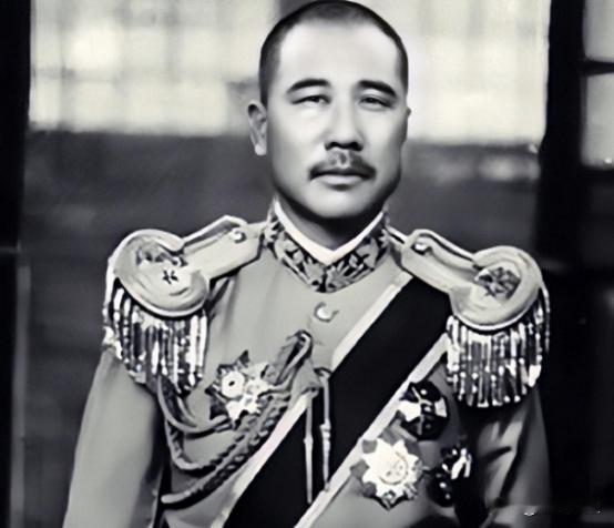 北洋军阀张宗昌，和小姨子偷情被发现。妻子为了气他，也找个了瘸子通奸。张宗昌故意忽