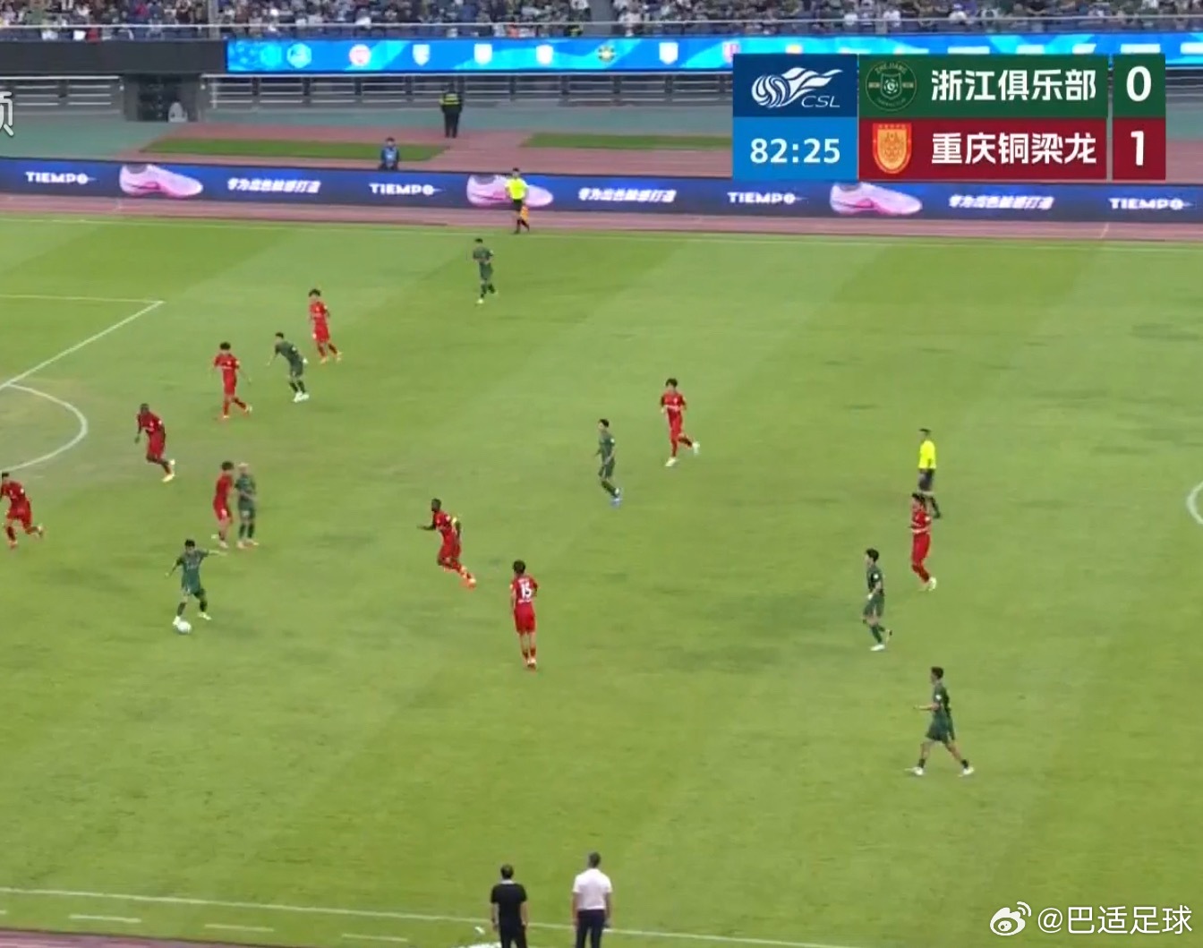 杜月徵破门，重庆铜梁龙客场领先。浙江队的进攻被限制，中超数得上号的锋线发挥不出威