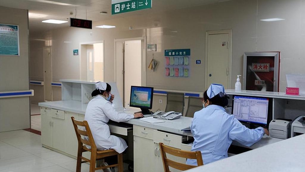 我同学得了重病住院，感觉她很不幸，但她又很幸运。

幸运的是她有四个妹妹，两个弟