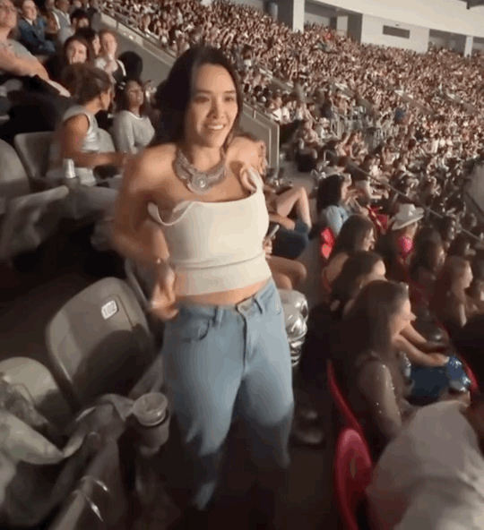 钟丽缇女儿，真的太震惊了！
9月23日，网上掀起一波热议，原是钟丽缇的女儿在国外