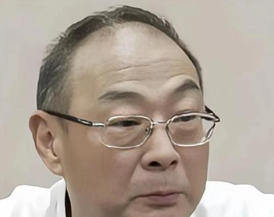 完全同意金灿荣教授的观点，中国没有必要再三要求日本就侵华罪行道歉了，日本道歉不道