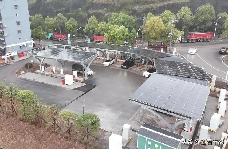 ⚡️一秒一公里！丰都首座“绿电光储充”示范站投运，充电比加油还快！

它不只是充