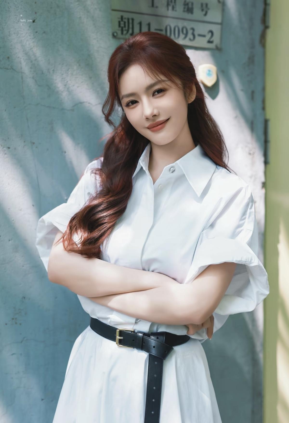  蔡文静的白衬衫，写满了松弛与优雅[比心]2自带清冷故事感[给力]蔡文静这组，温