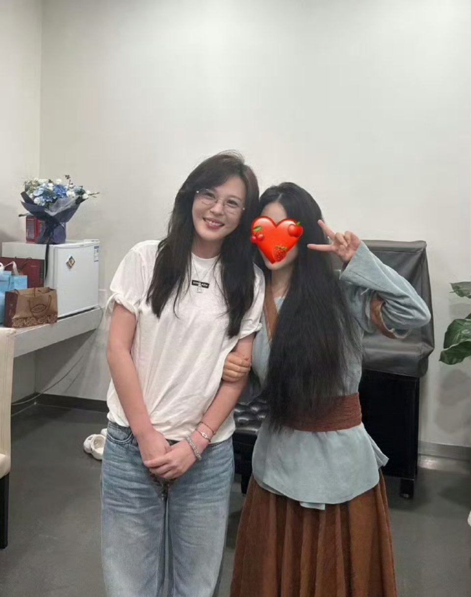李金铭现身消失很久的李金铭终于现身啦 看起来状态好好哦 没有被之前的舆论影响诶！