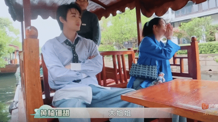 黄杨钿甜团宠果然逃不开过年这道题  哈哈，黄杨钿甜真是五福临门里的团宠无误！过年