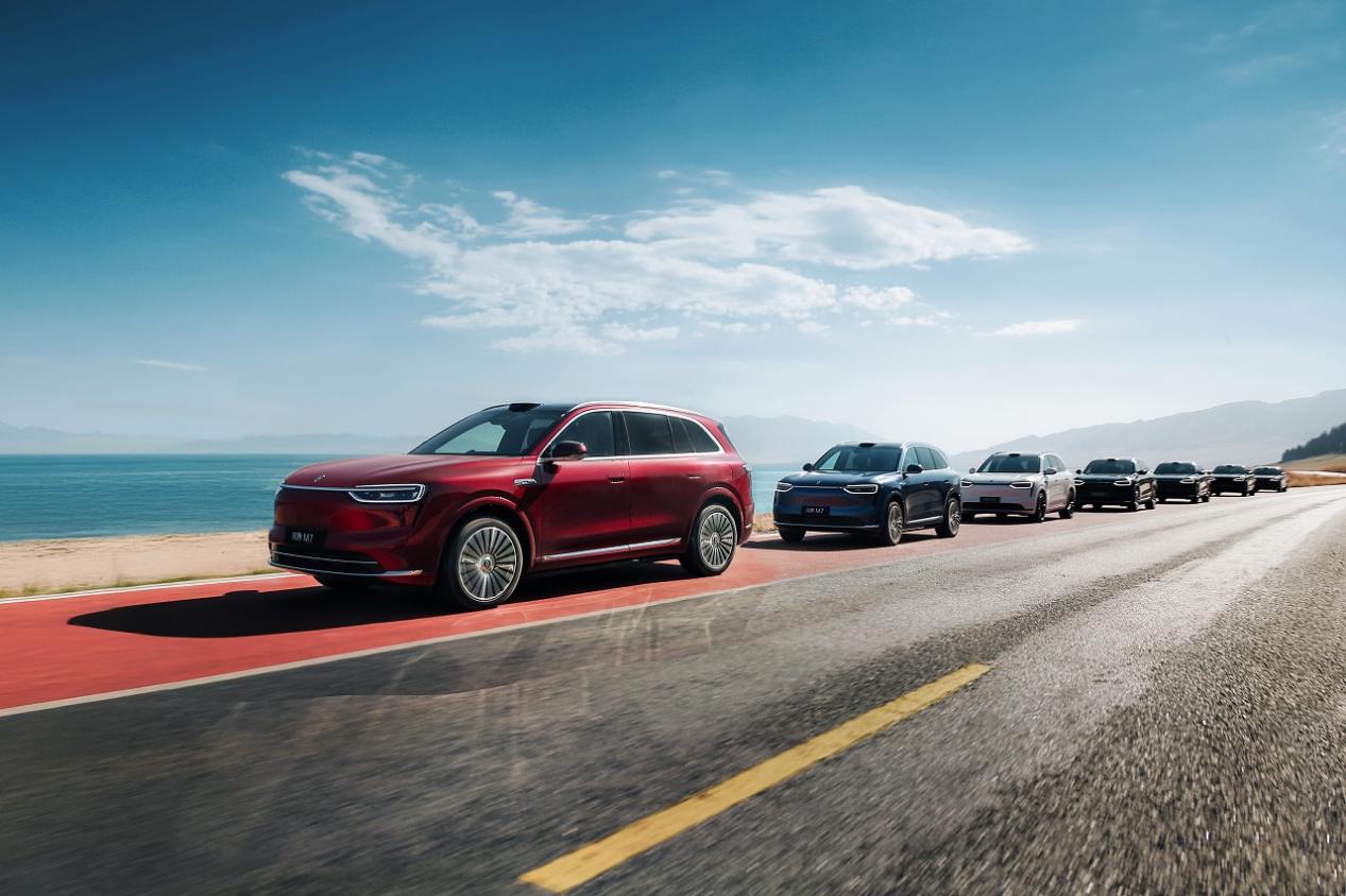 对我这种上班族来说，春天最爽的就是周五下班直接开车去踏青。问界M7就很适合这种状