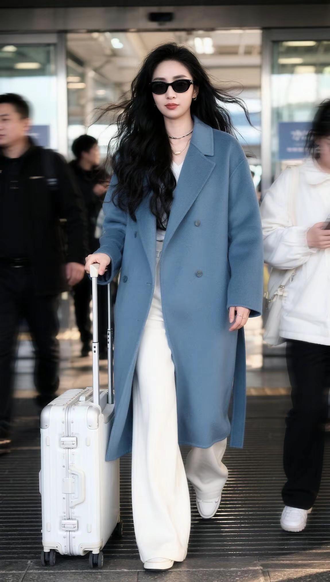 碗里缺菜，卡里缺钱，命里缺爱，太可怜了