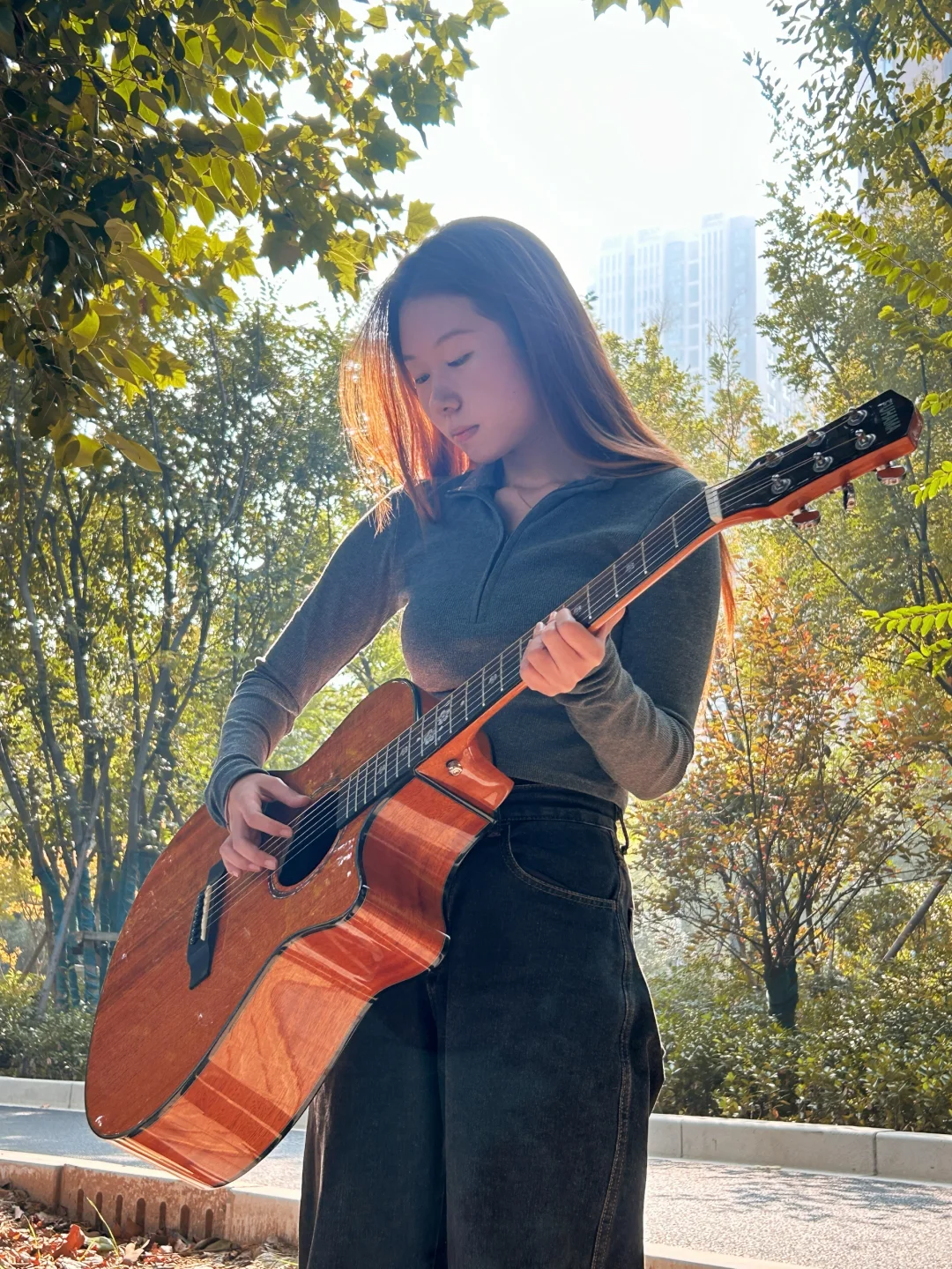 不藏了，这把吉他是真的有本事...