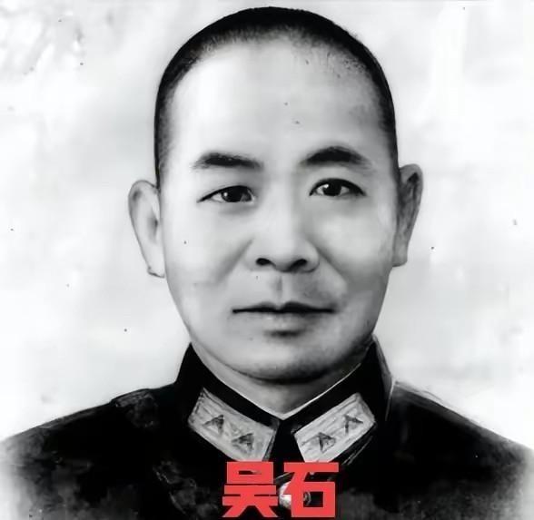 看到吴石案的一个细节，后背发麻。陪他一起上刑场的六个人里，居然只有一个是党员。尤