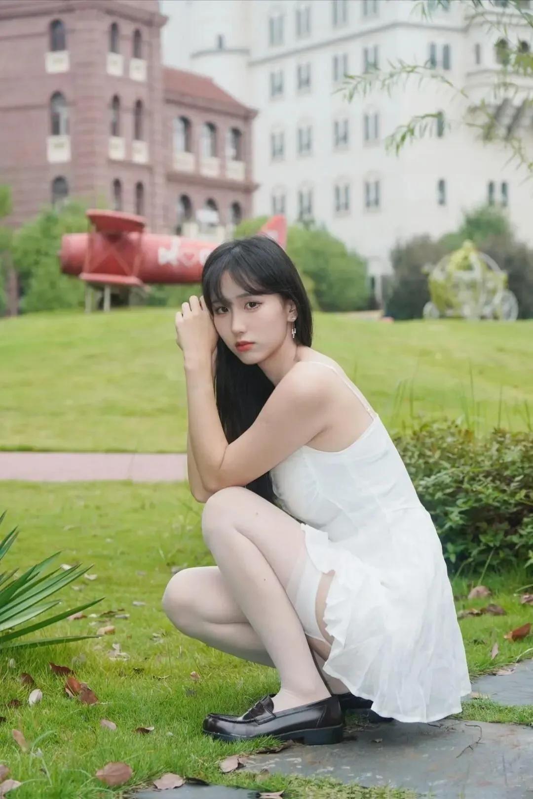 蚊子：美不美，叮大腿[玫瑰]