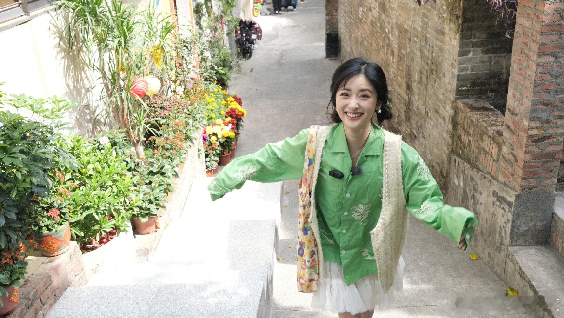 沈月官宣微博文化交流之夜从《小美好》就喜欢她，国内外粉丝都爱，这次必须期待她在泰