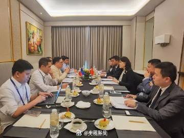 【中菲就涉海等问题举行双边对话】2026年1月29日，外交部边海司司长侯艳琪同菲