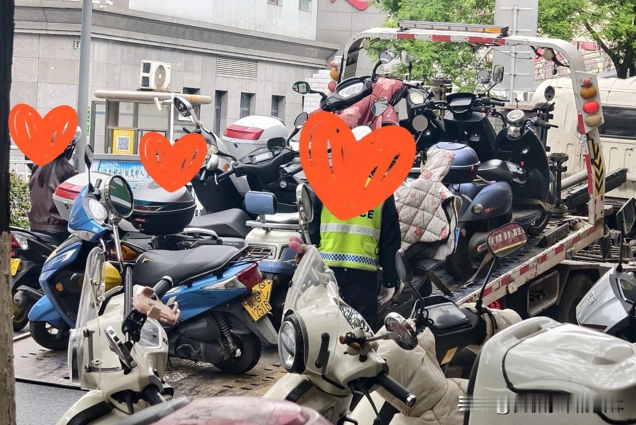 速来，党校路违停的摩托，赶快来取走你的车，不要让它飞走了。