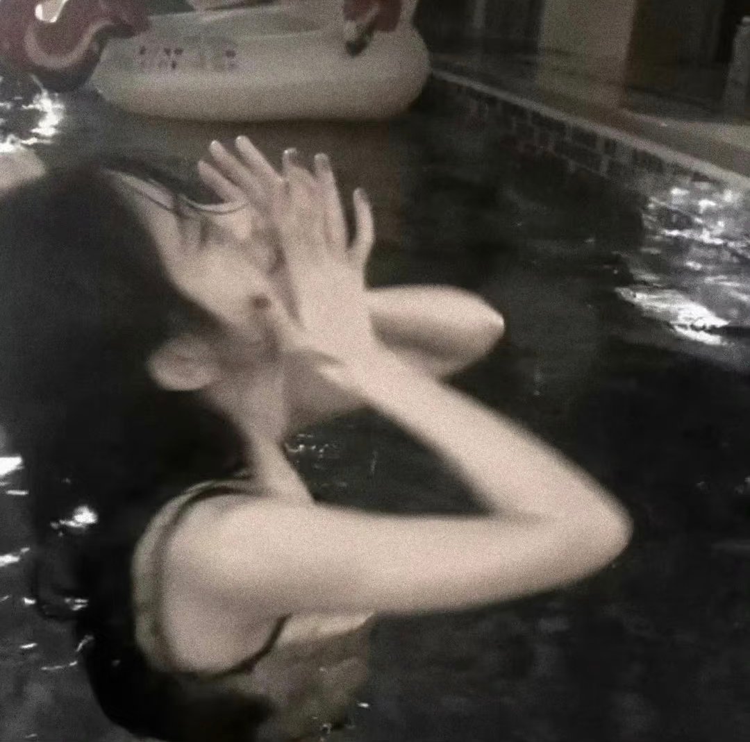 鞠婧祎[超话] jjy鞠婧祎月鳞绮纪 jjy鞠婧祎露芜衣“仲夏的凉风吹走炙热的焦