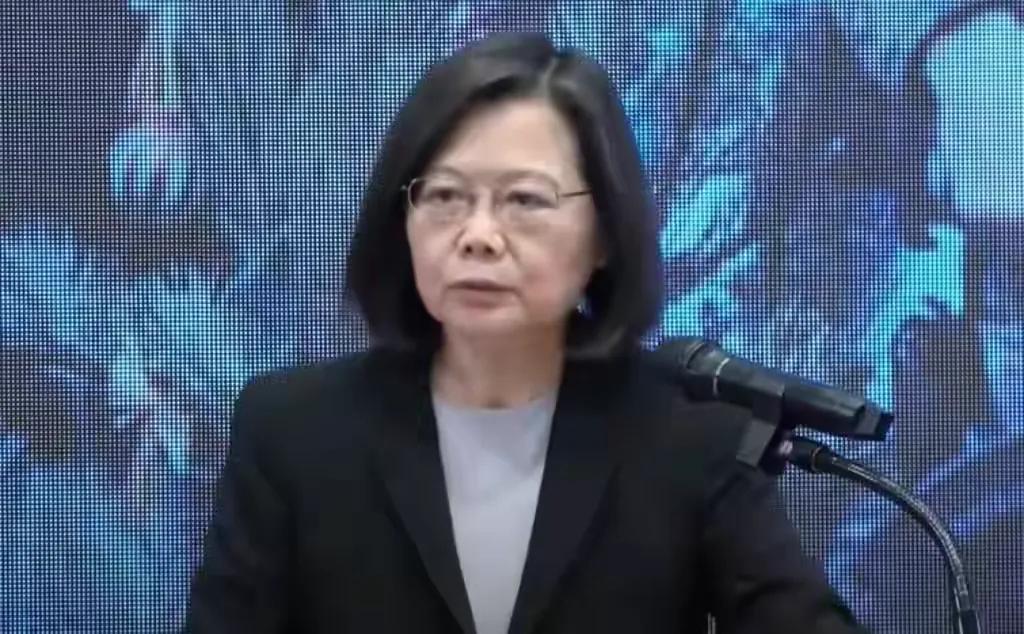 赶在任期结束前，蔡英文强行要求“延长台湾义务兵的服役期限”。如今，距离新规生效仅