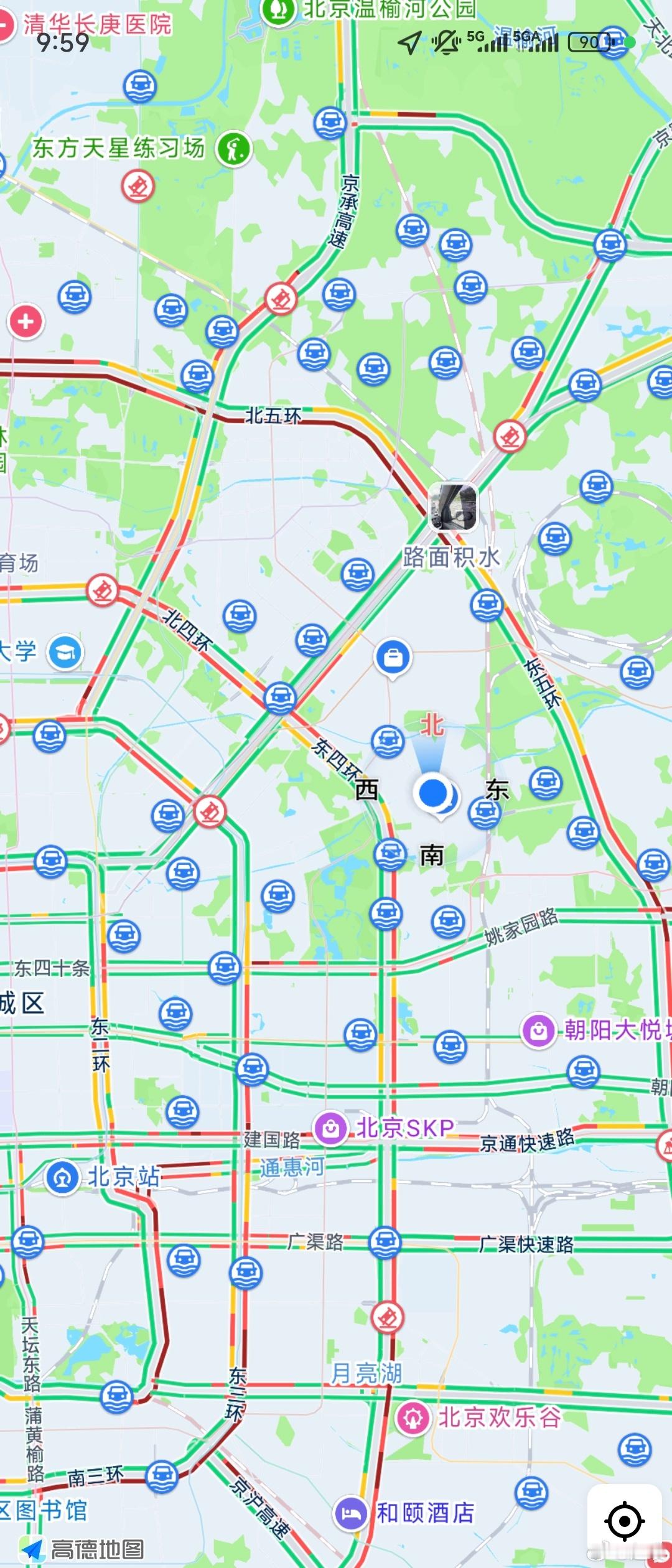 好么北京成水上乐园了，开船去咯。北京大雨  ​​​