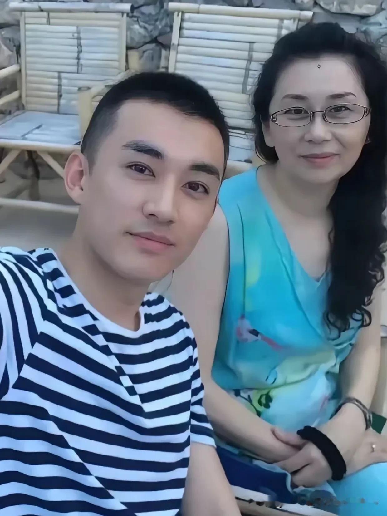 演员刘学义说：“我对物质的欲望，可能没有那么的强。我从小到大就没有一个特别想要，
