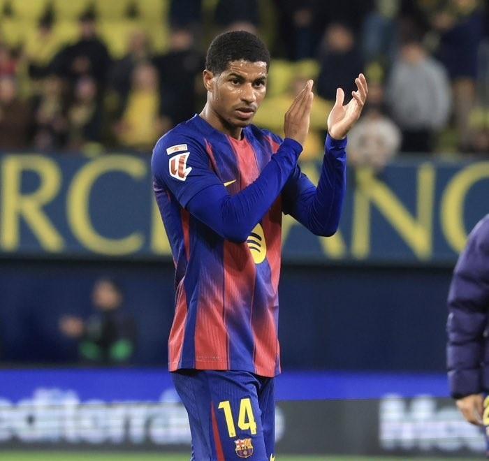 巴萨的3000万欧元买断选项悬在拉什福德头上——他24场7球9助，曼联的锋线要崩