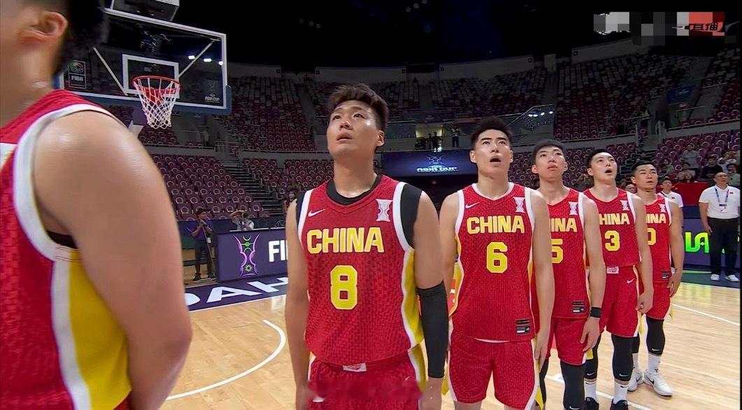 半场比赛结束！中国男篮53:31印度男篮，数据方面：胡明轩14分，胡金秋14分，