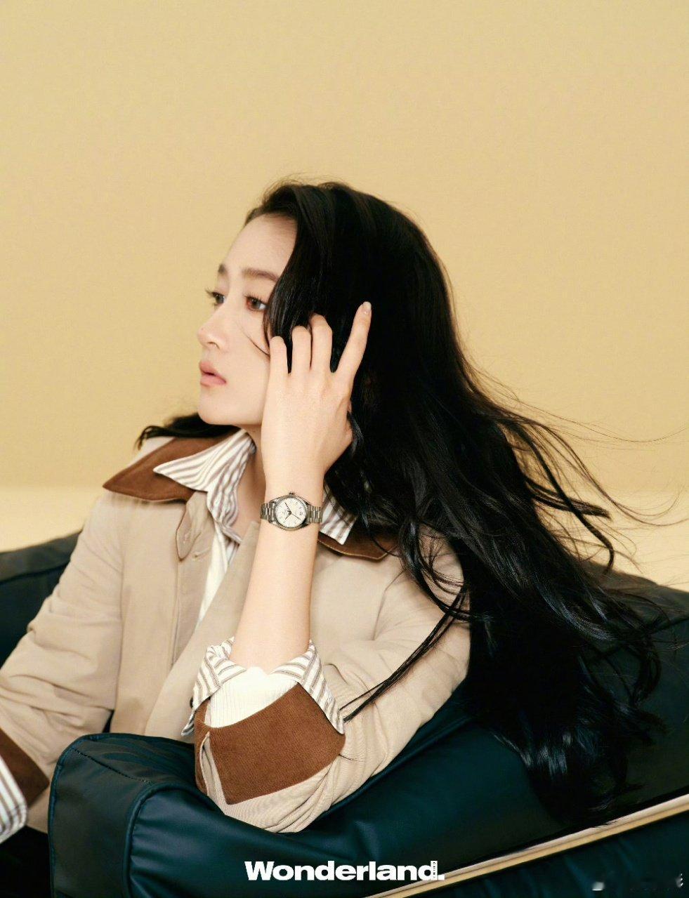 关晓彤秋色look关晓彤把秋色穿身上🍂关晓彤把秋色穿身上 ​ ​​​