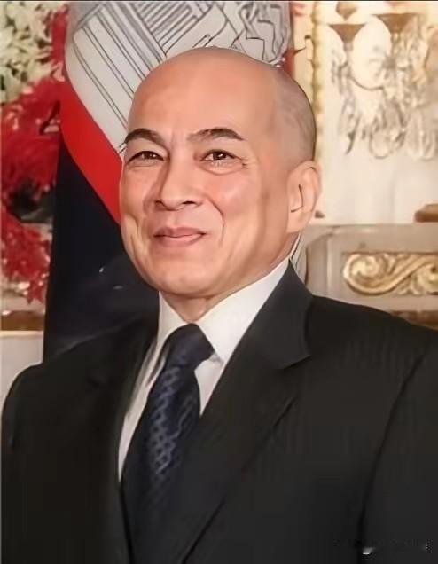 说“洪森大势已去，西哈莫尼王权即将回归”有点言之过早。西哈莫尼国王赴华体检期间，