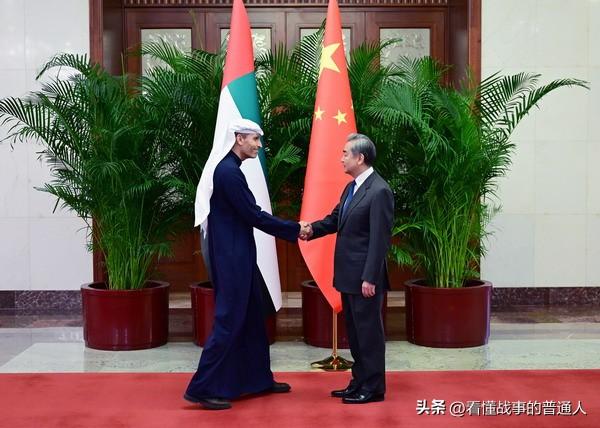 阿联酋特使落地北京，身后跟着的是能源出口锁定、主权基金入场、战略情报通气三条线，