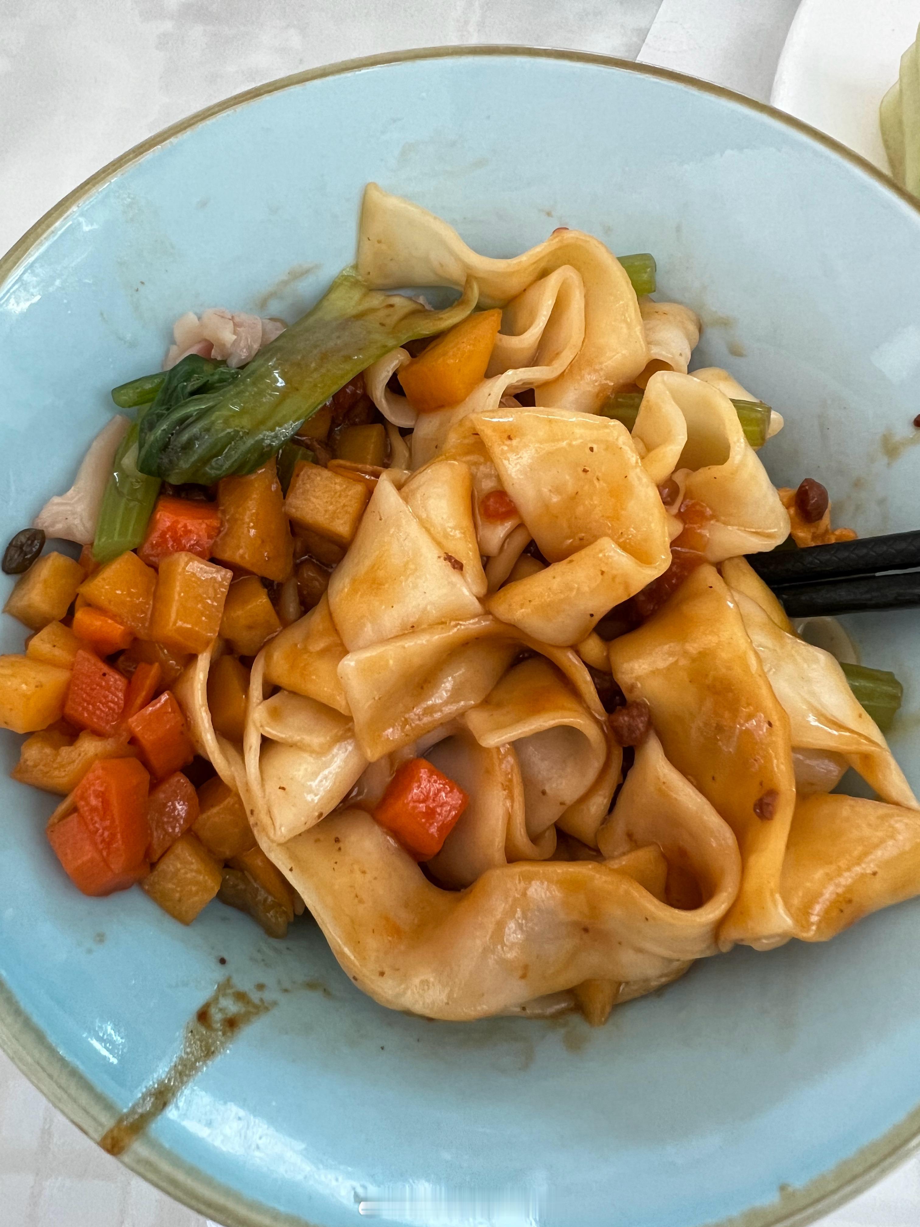 休息室吃一碗宁夏特色小吃，准备回北京  ​​​