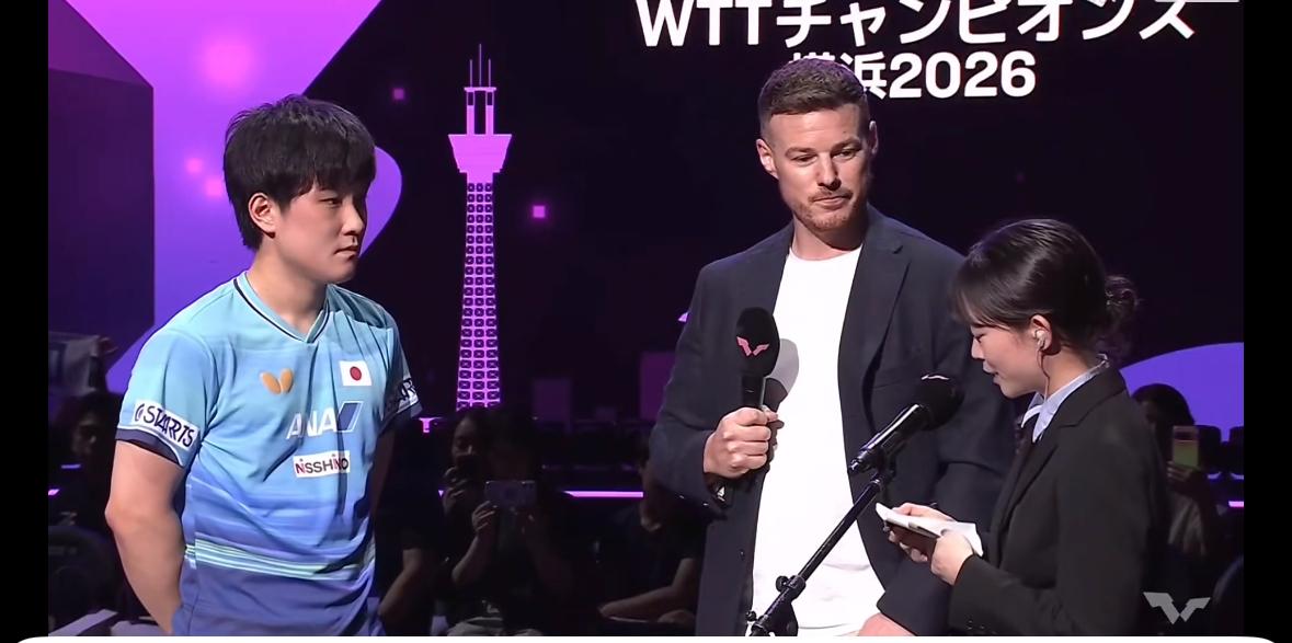 张本智和3:0向鹏的赛后采访：对向鹏做了针对性改变！

主持人：再次恭喜你取得一