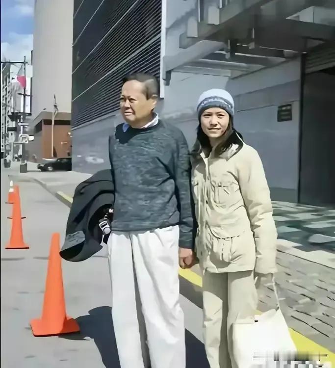 刚刷到个女的说羡慕翁帆的，中心思想是：她结婚后开始理解翁帆的选择，因为嫁给82岁