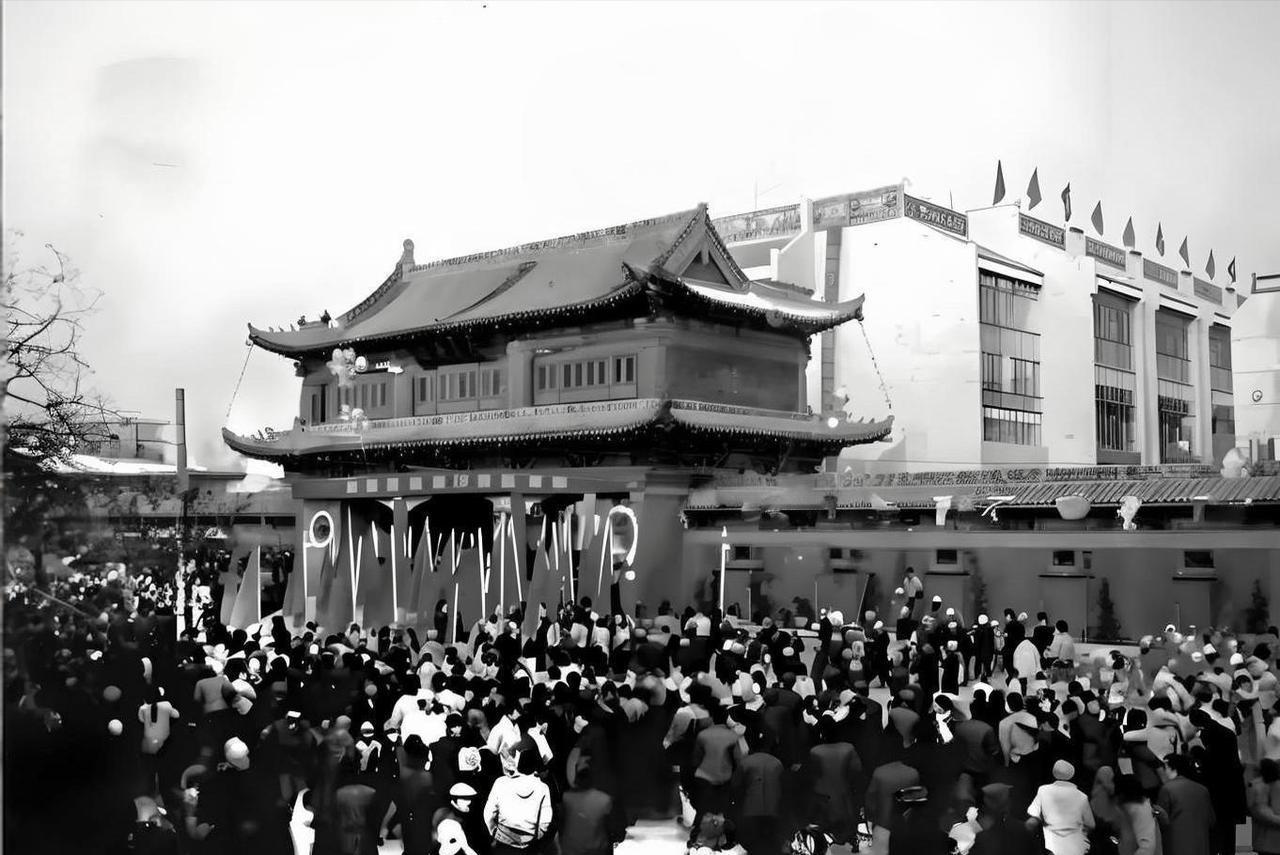 你还记得这是咸阳哪里吗？这是它当年开业时的情景！