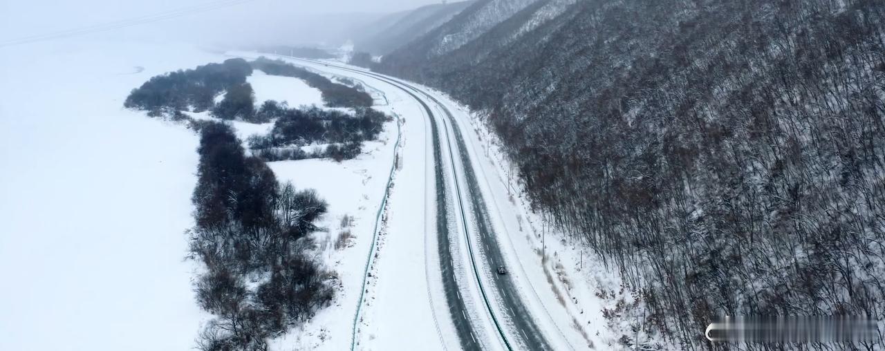 冬季暴雪智驾极限大考 华为系车辆在冰雪环境下的智能驾驶表现各有亮点，但说实话，真