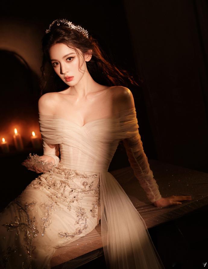 杨单给娜扎化的月桂女神妆娜扎月桂女神造型美到失语，神话里的人物走到我面前了[捂嘴