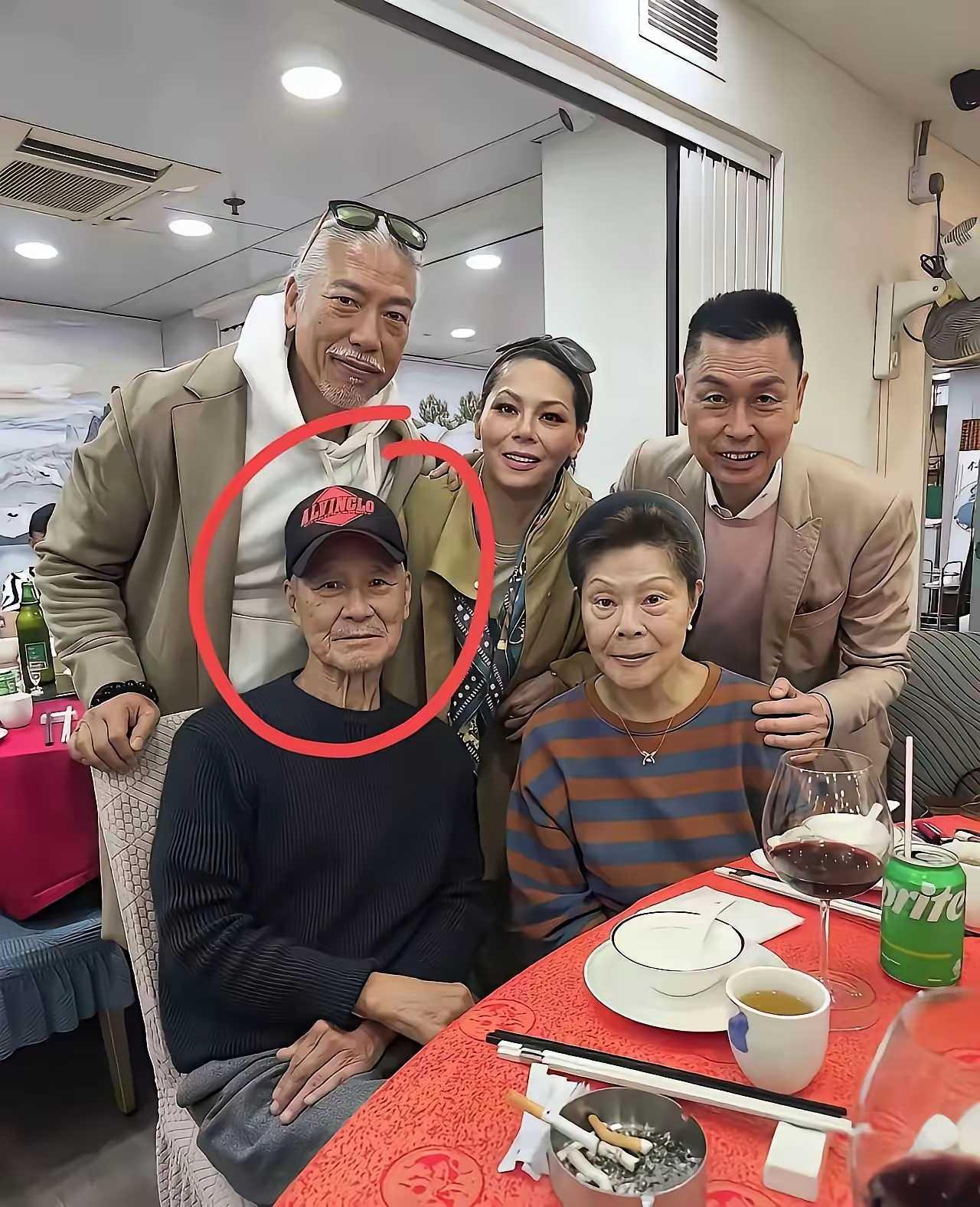 曾经最霸气的男人老了，瘦了好多！