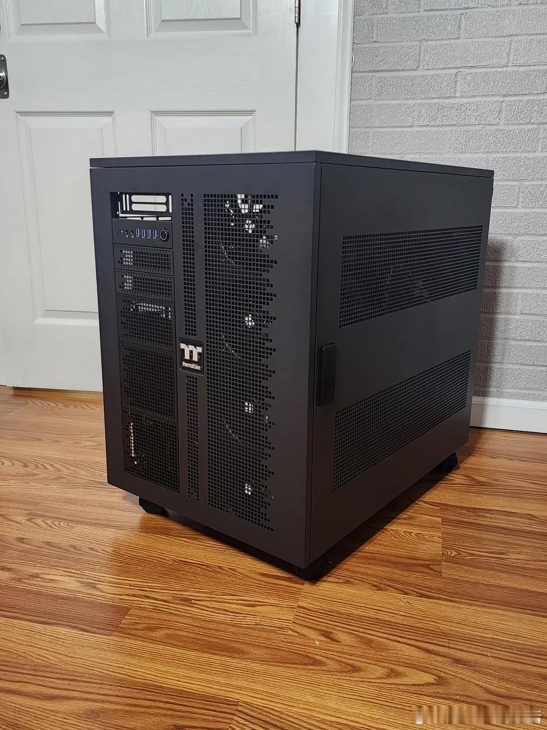 【17000美元，10块显卡塞进一个机箱：一位极客的本地AI工作站实践】当云端算