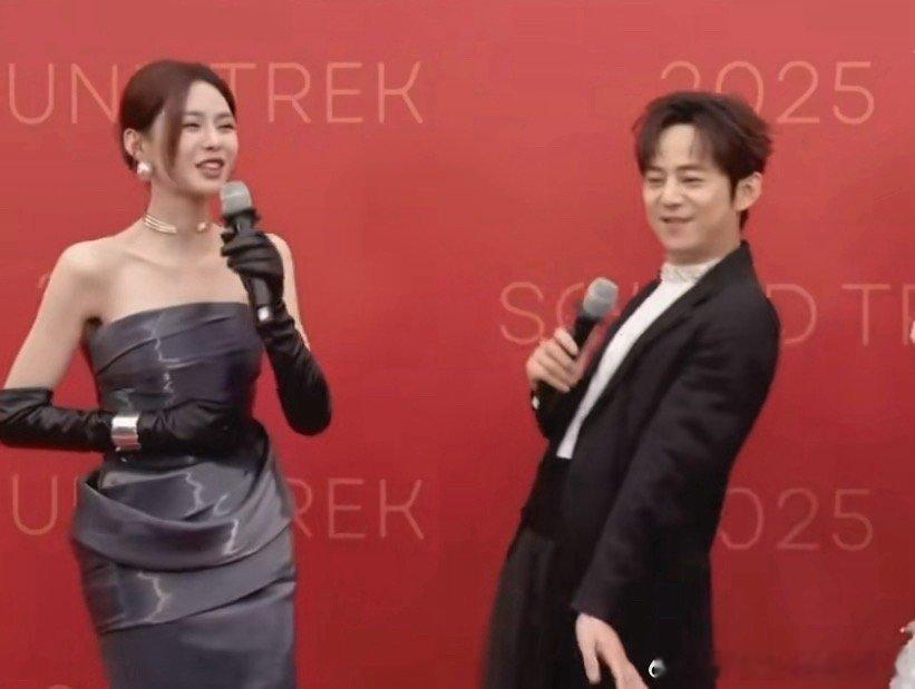 何炅说沈梦辰今天美到值得上热搜 何老师夸梦辰今天美到该上热搜，真的一点不夸张！?