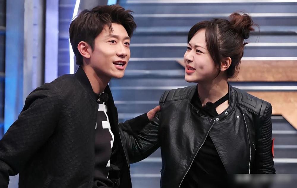 张一山在社交平台卡点发文，配文："又美又会演戏的女演员不多了！最佳女主角！为你开