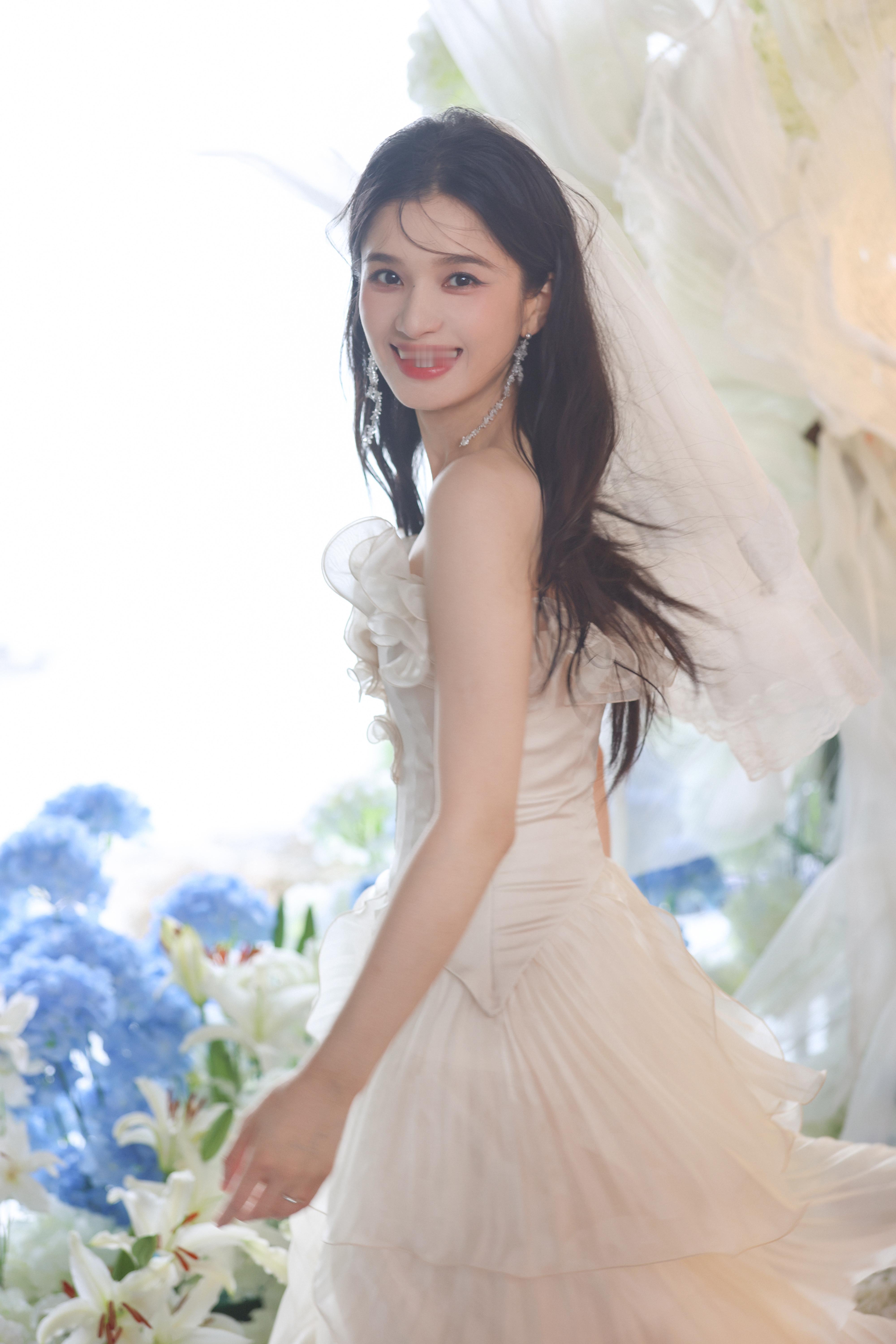存档张婧仪的婚纱造型👰💐 